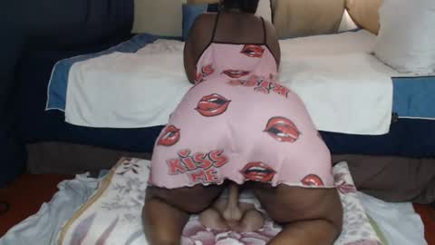 Snapshot of prettyblack25 chatting on 06/27/26, 02:01 Cindy online show from 06/27/26, 02:01