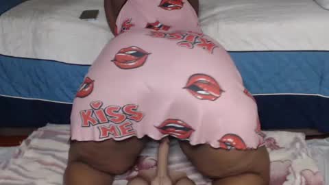 Snapshot of prettyblack25 chatting on 07/19/26, 12:47 Cindy online show from 07/19/26, 12:47