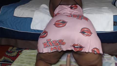 Snapshot of prettyblack25 chatting on 07/25/26, 02:20 Cindy online show from 07/25/26, 02:20