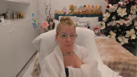 Snapshot of prettyblackeyes chatting on 01/07/26, 08:06 wilma online show from 01/07/26, 08:06