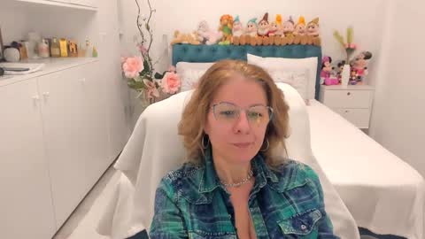 Snapshot of prettyblackeyes chatting on 01/09/26, 07:11 wilma online show from 01/09/26, 07:11