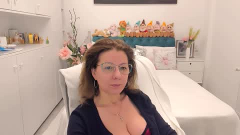 Snapshot of prettyblackeyes chatting on 02/09/26, 06:39 wilma online show from 02/09/26, 06:39