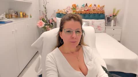 Snapshot of prettyblackeyes chatting on 02/12/26, 08:37 wilma online show from 02/12/26, 08:37