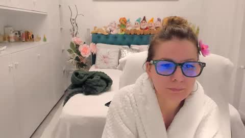 Snapshot of prettyblackeyes chatting on 03/06/26, 09:00 wilma online show from 03/06/26, 09:00