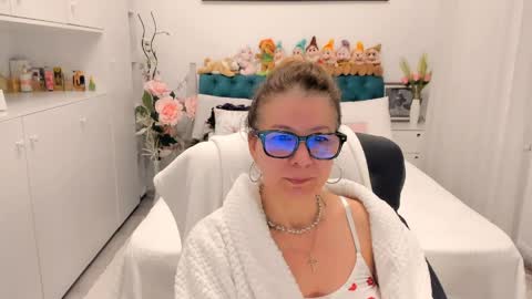 Snapshot of prettyblackeyes chatting on 03/24/26, 06:29 wilma online show from 03/24/26, 06:29