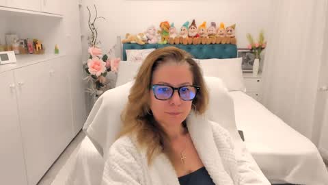 Snapshot of prettyblackeyes chatting on 03/26/26, 07:14 wilma online show from 03/26/26, 07:14