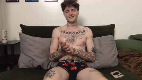 pretty boy online show from 10/16/25, 04:35