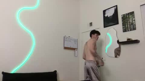 pretty boy online show from 11/08/25, 06:24