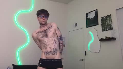 Snapshot of prettyboyszn chatting on 12/23/25, 02:20 pretty boy online show from 12/23/25, 02:20