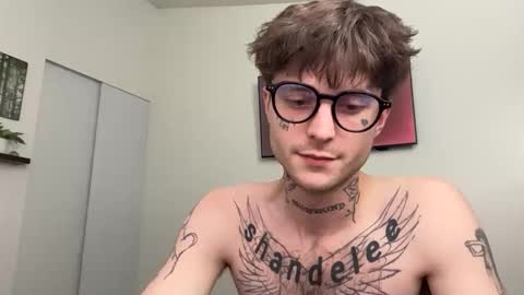 Snapshot of prettyboyszn chatting on 02/08/26, 03:21 pretty boy online show from 02/08/26, 03:21