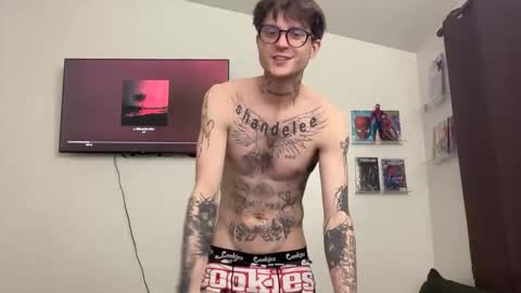 Snapshot of prettyboyszn chatting on 02/21/26, 01:39 pretty boy online show from 02/21/26, 01:39