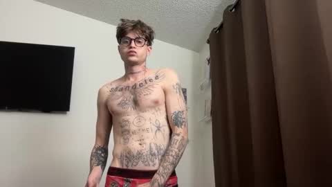 Snapshot of prettyboyszn chatting on 03/17/26, 04:50 pretty boy online show from 03/17/26, 04:50