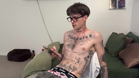 Snapshot of prettyboyszn chatting on 03/25/26, 03:01 pretty boy online show from 03/25/26, 03:01