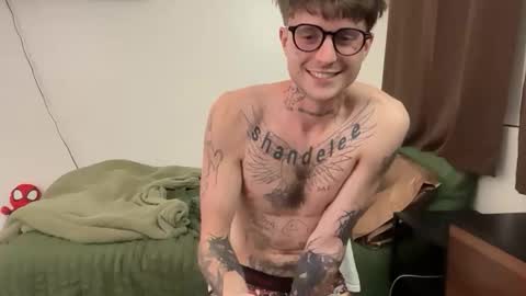 Snapshot of prettyboyszn chatting on 03/28/26, 04:23 pretty boy online show from 03/28/26, 04:23