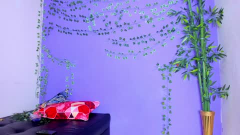 Snapshot of prettybunnies08 chatting on 02/07/25, 10:20 Enzo Denis online show from 02/07/25, 10:20