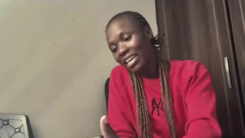 Snapshot of prettychichi25 chatting on 10/31/25, 07:53 Vee online show from 10/31/25, 07:53