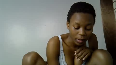Snapshot of prettycoco_ chatting on 04/12/26, 02:11 coco online show from 04/12/26, 02:11