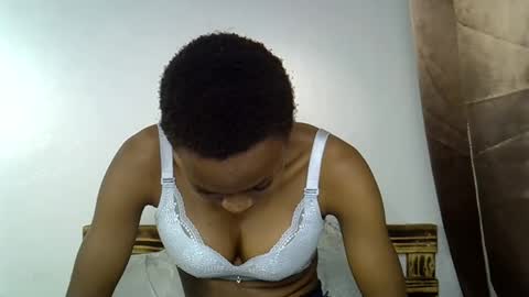 Snapshot of prettycoco_ chatting on 04/19/26, 09:28 coco online show from 04/19/26, 09:28