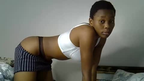 Snapshot of prettycoco_ chatting on 04/23/26, 02:57 coco online show from 04/23/26, 02:57