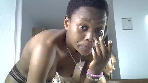 Snapshot of prettycoco_ chatting on 05/08/26, 02:33 coco online show from 05/08/26, 02:33