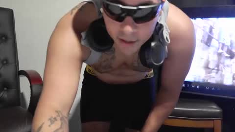 Snapshot of prettydaddyik6992 chatting on 10/07/25, 06:27 DADDYDICRICO6969 online show from 10/07/25, 06:27