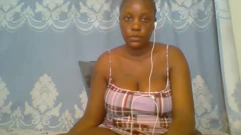 Snapshot of prettydarkskin002 chatting on 01/14/26, 10:21 SHANIA online show from 01/14/26, 10:21