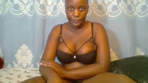 Snapshot of prettydarkskin002 chatting on 04/19/26, 10:47 SHANIA online show from 04/19/26, 10:47