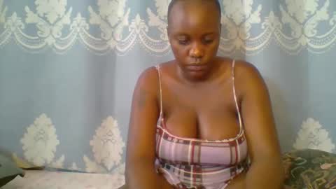 Snapshot of prettydarkskin002 chatting on 04/26/26, 05:38 SHANIA online show from 04/26/26, 05:38