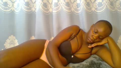 Snapshot of prettydarkskin002 chatting on 04/28/26, 11:04 SHANIA online show from 04/28/26, 11:04