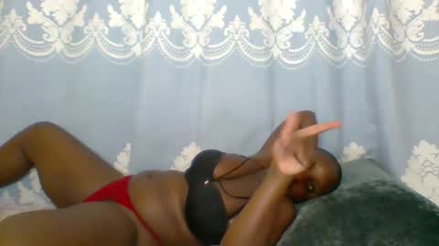 Snapshot of prettydarkskin002 chatting on 05/05/26, 06:27 SHANIA online show from 05/05/26, 06:27