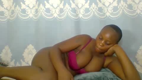 Snapshot of prettydarkskin002 chatting on 05/11/26, 10:51 SHANIA online show from 05/11/26, 10:51
