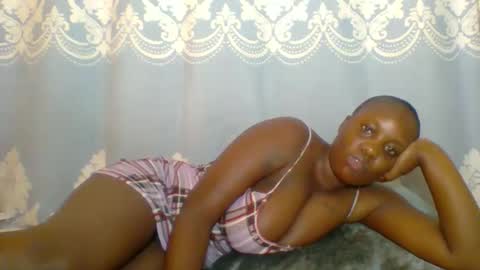Snapshot of prettydarkskin002 chatting on 05/17/26, 10:55 SHANIA online show from 05/17/26, 10:55