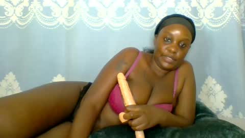 Snapshot of prettydarkskin002 chatting on 07/02/26, 09:54 SHANIA online show from 07/02/26, 09:54