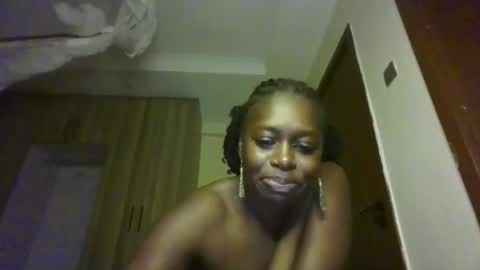 Snapshot of prettydulce chatting on 05/06/26, 02:19 prettydulce online show from 05/06/26, 02:19