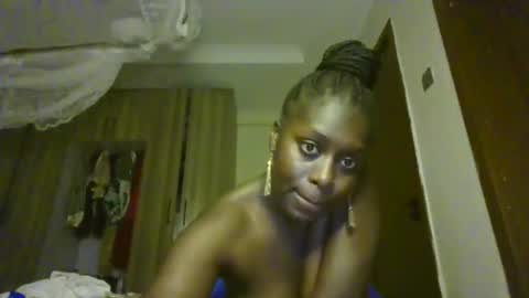 Snapshot of prettydulce chatting on 05/31/26, 02:13 prettydulce online show from 05/31/26, 02:13
