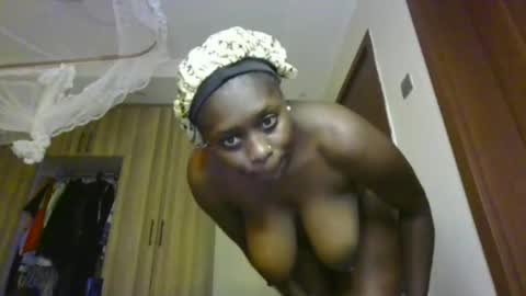 Snapshot of prettydulce chatting on 06/23/26, 11:30 prettydulce online show from 06/23/26, 11:30
