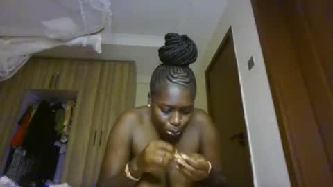 Snapshot of prettydulce chatting on 07/15/26, 01:27 prettydulce online show from 07/15/26, 01:27