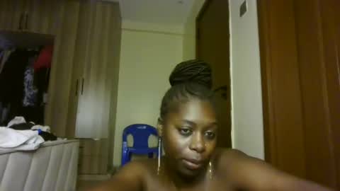 Snapshot of prettydulce chatting on 07/28/26, 02:40 prettydulce online show from 07/28/26, 02:40