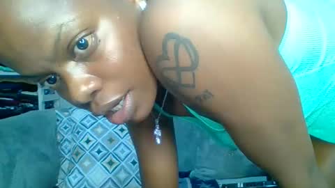 PrettyEla online show from 10/09/25, 11:47