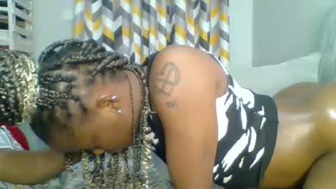 PrettyEla online show from 10/31/25, 10:44