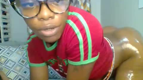 Snapshot of prettyela chatting on 02/14/26, 12:29 PrettyEla online show from 02/14/26, 12:29