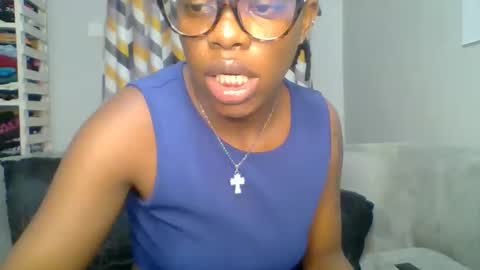 Snapshot of prettyela chatting on 02/19/26, 12:39 PrettyEla online show from 02/19/26, 12:39