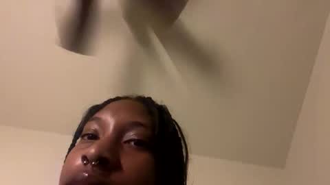 Snapshot of prettyfacefemale chatting on 10/13/25, 01:05 prettyfacefemale online show from 10/13/25, 01:05