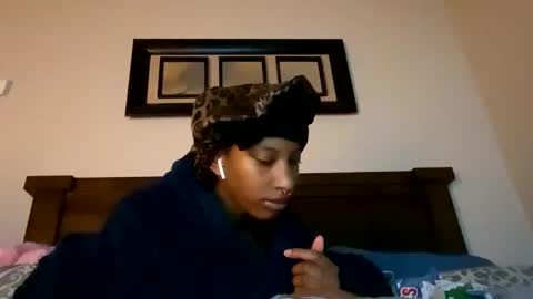 Snapshot of prettyfacefemale chatting on 10/14/25, 07:42 prettyfacefemale online show from 10/14/25, 07:42