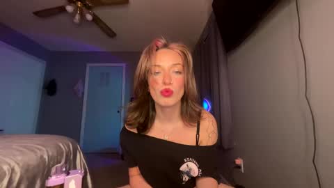 Snapshot of prettyfantasiez chatting on 01/08/25, 02:25 Cutie With a Booty online show from 01/08/25, 02:25