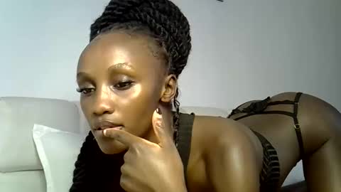 Snapshot of prettygee21 chatting on 01/12/26, 12:21 Pretty darkskin doll online show from 01/12/26, 12:21