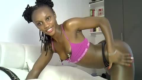 Snapshot of prettygee21 chatting on 02/09/26, 10:52 Pretty darkskin doll online show from 02/09/26, 10:52