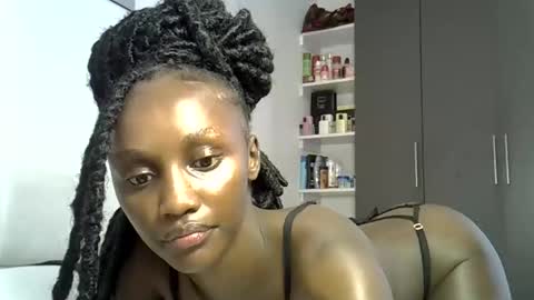Snapshot of prettygee21 chatting on 04/07/26, 08:59 Pretty darkskin doll online show from 04/07/26, 08:59