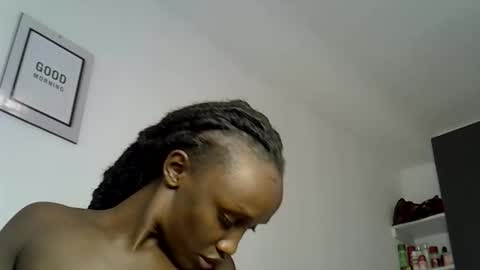 Snapshot of prettygee21 chatting on 04/14/26, 08:42 Pretty darkskin doll online show from 04/14/26, 08:42