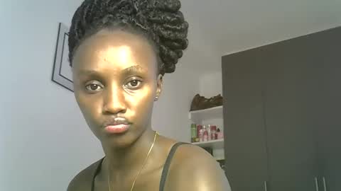 Snapshot of prettygee21 chatting on 04/20/26, 09:45 Pretty darkskin doll online show from 04/20/26, 09:45